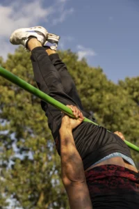 Push-up tijdens de training in het park